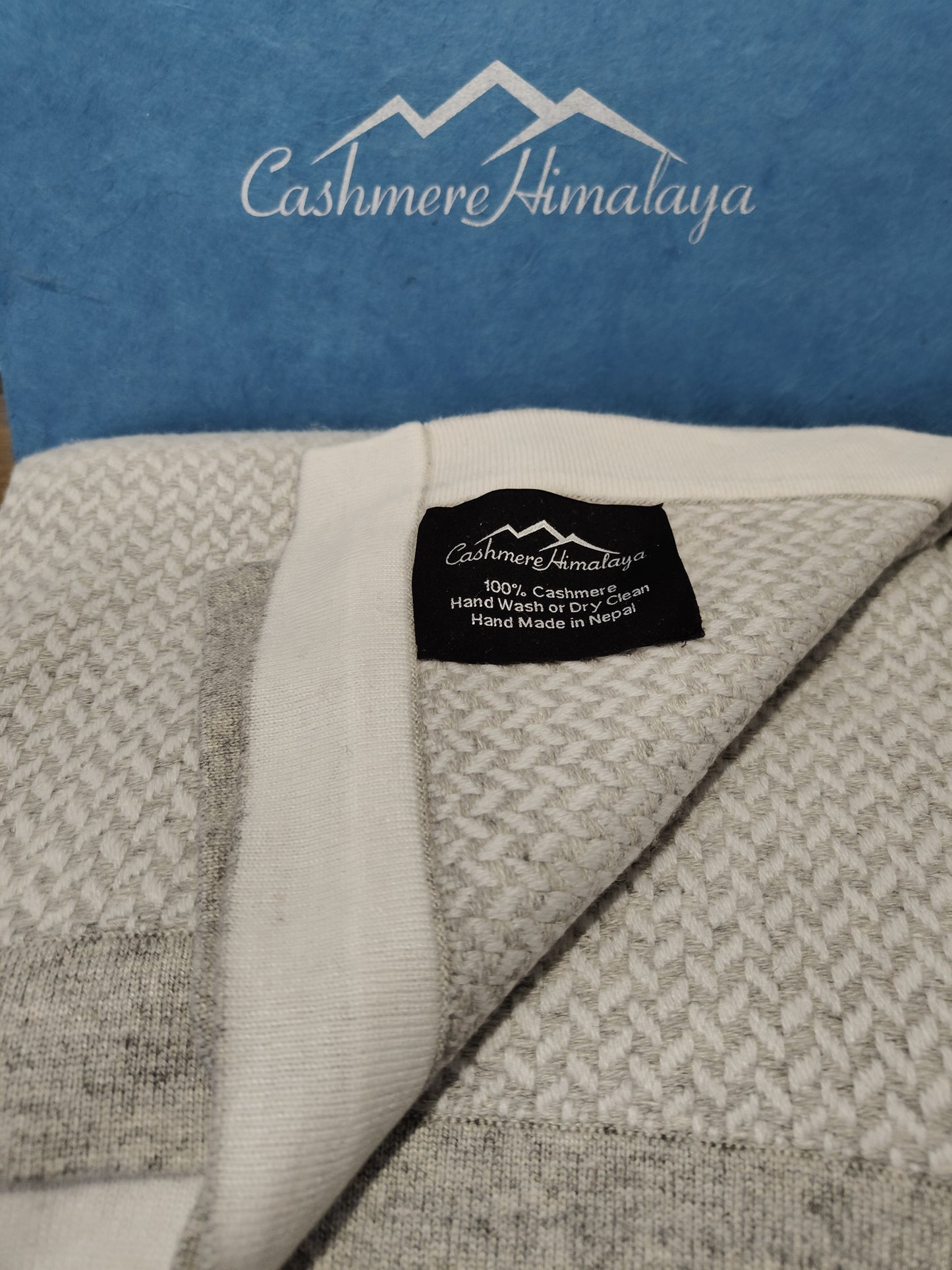 Cashmere Throws (Blanket) 130cm x 200cm - Textured Basket Weave - Light Grey / Cream
