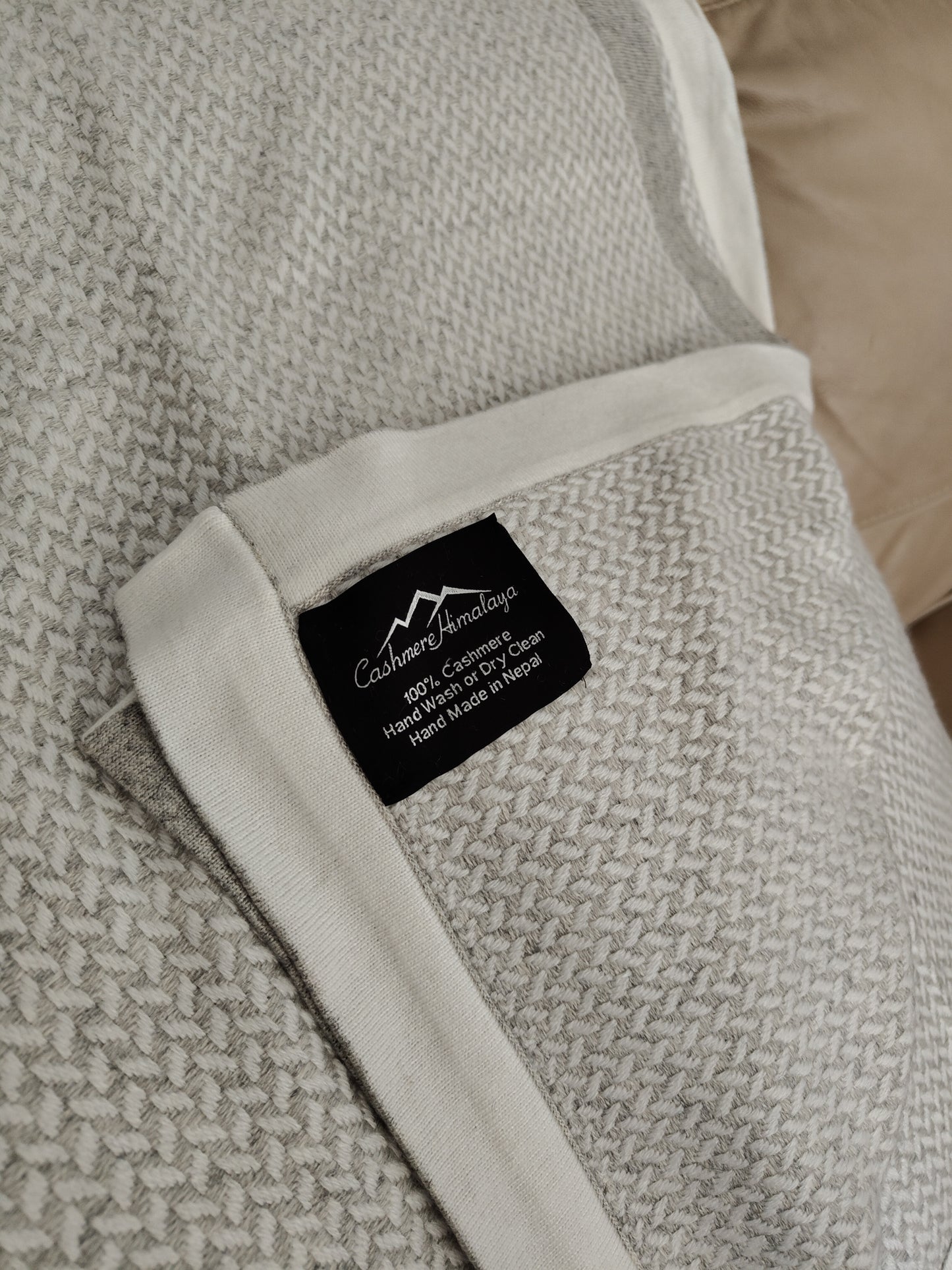 Cashmere Throws (Blanket) 130cm x 200cm - Textured Basket Weave - Light Grey / Cream