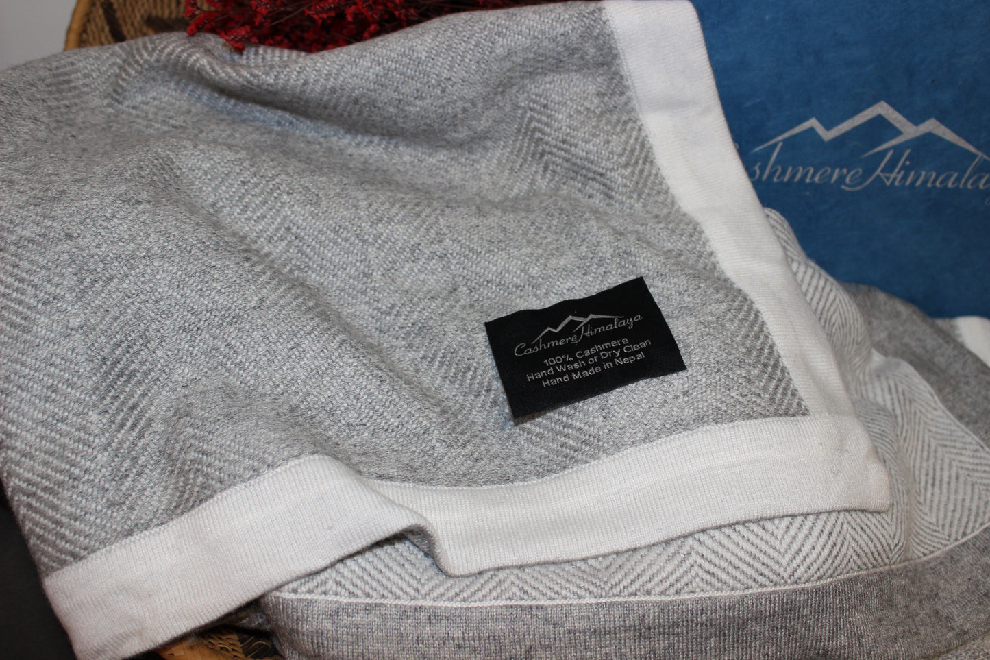 Cashmere Throws (Blanket) 130cm x 200cm - Herringbone - Light Grey / Cream