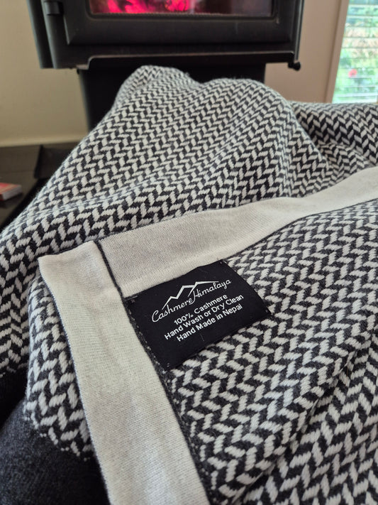 Cashmere Throws (Blanket) 130cm x 200cm- Everest Chevron - Charcoal / Cream